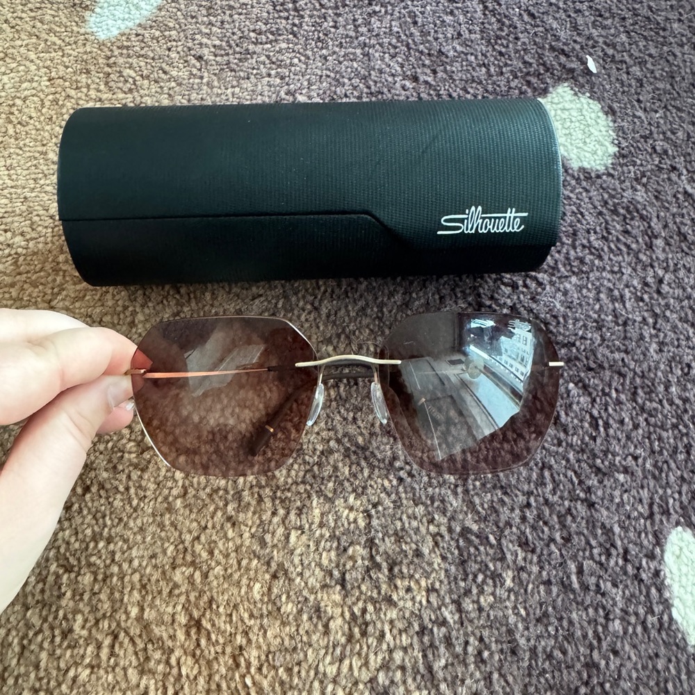 Silhouette Caleum Sunglasses
Brown lens with good wiring